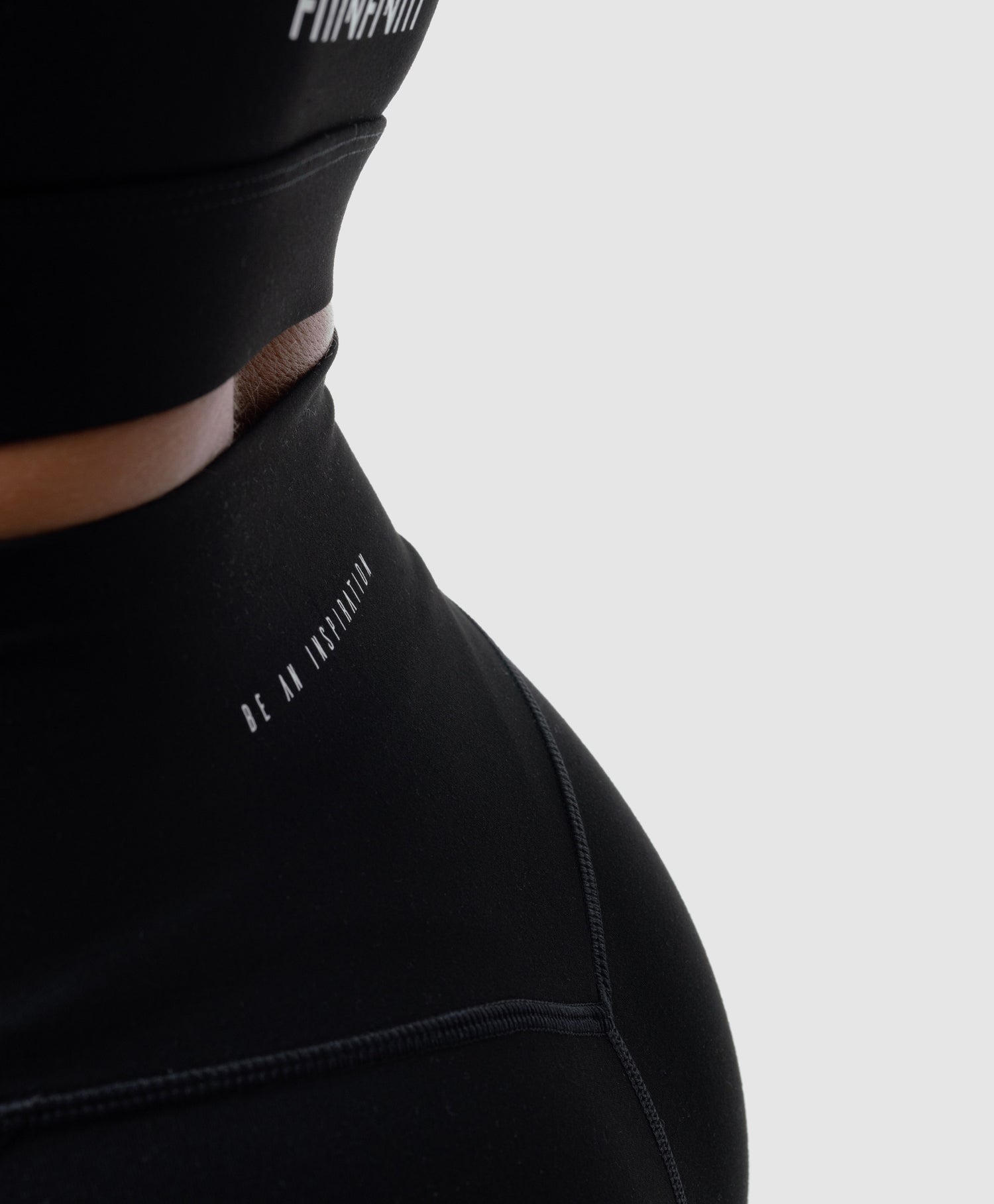 BLACK LEGGINGS PYTHON//FITINFINITI