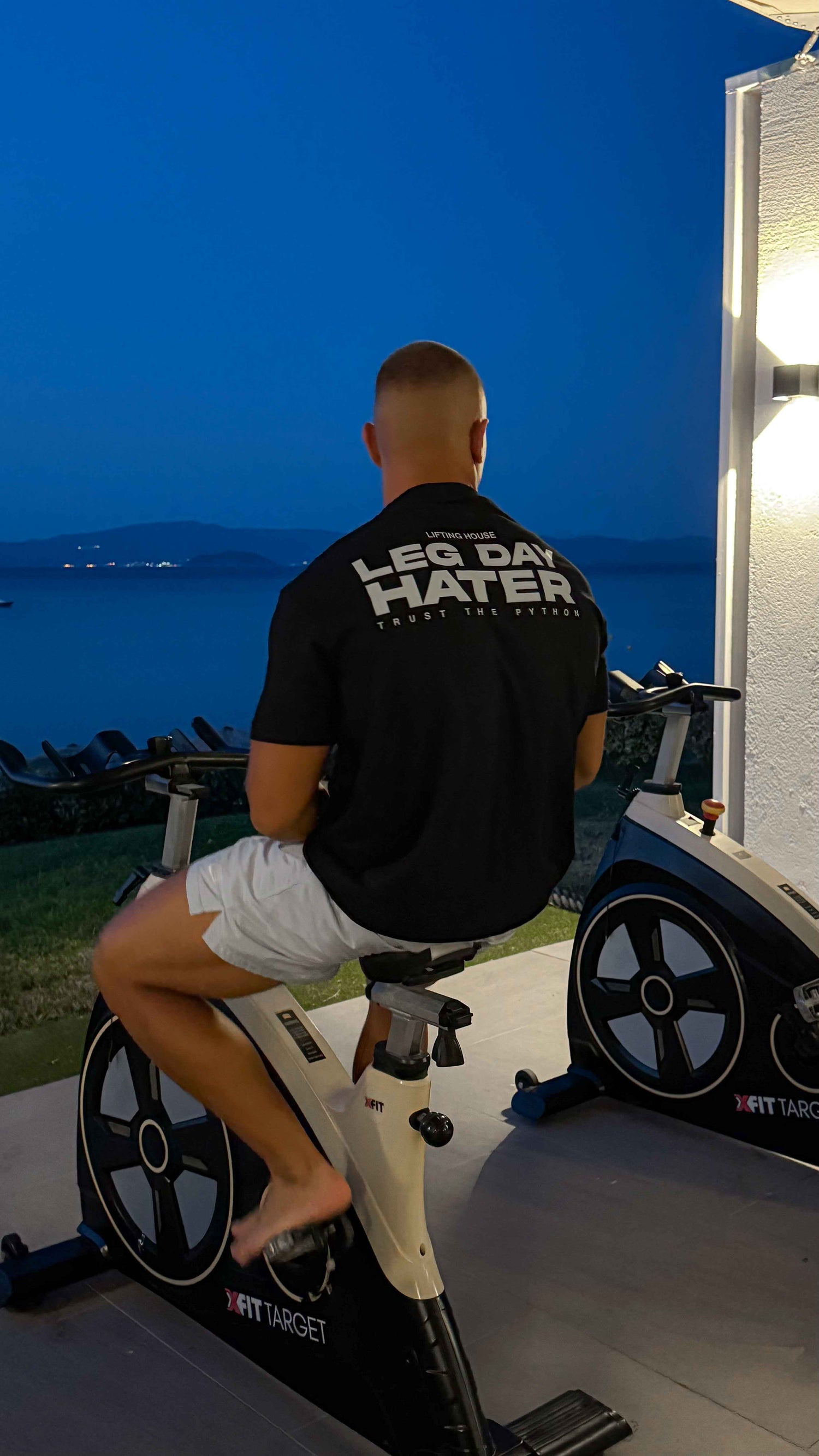 LEG DAY HATER GRAPHIC T SHIRT - OVERSIZED