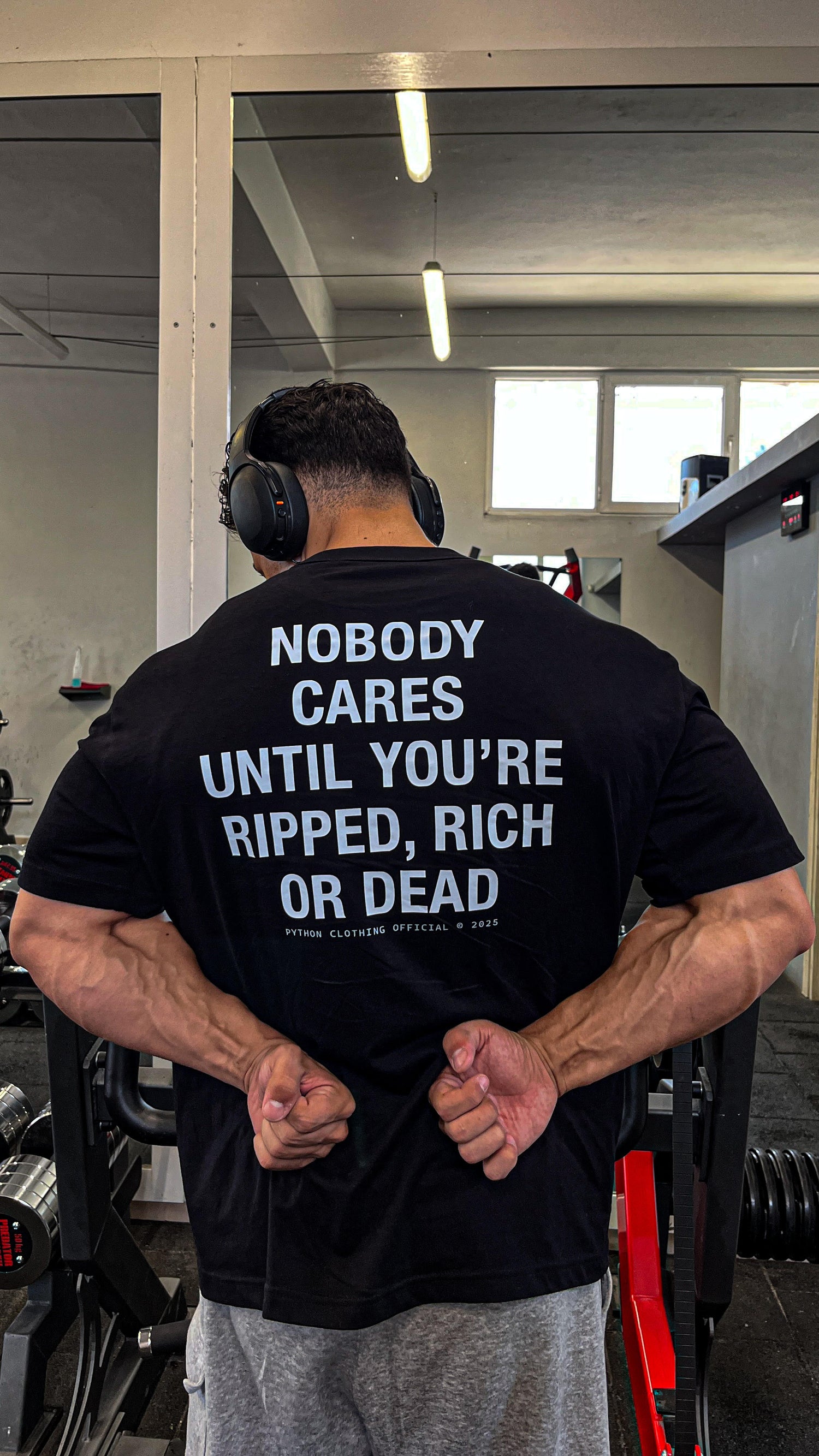 NOBODY CARES GRAPHIC T SHIRT - OVERSIZED